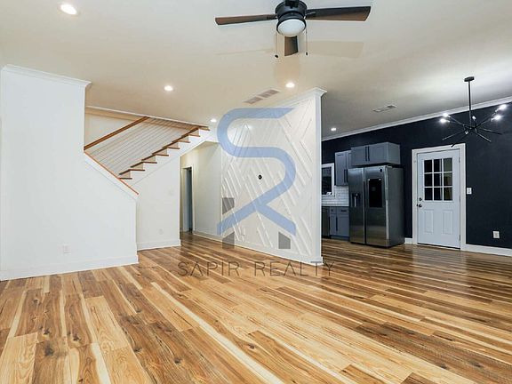 2nd image of 3040 Valley Cir