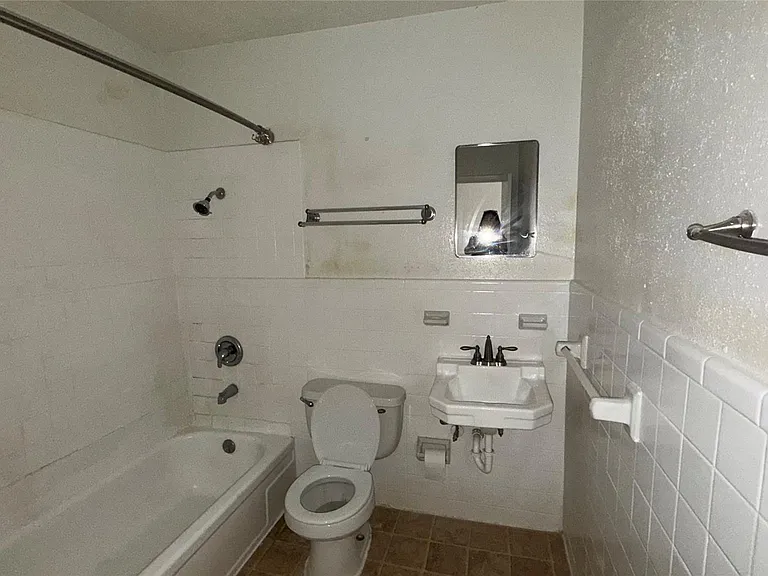 4921 Crawford St #19 — Photo 4