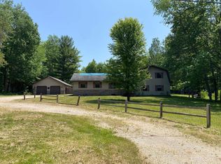 9388 N 5th St, Gladstone, MI 49837