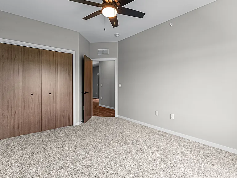 Madison Ave Condos — Photo 33