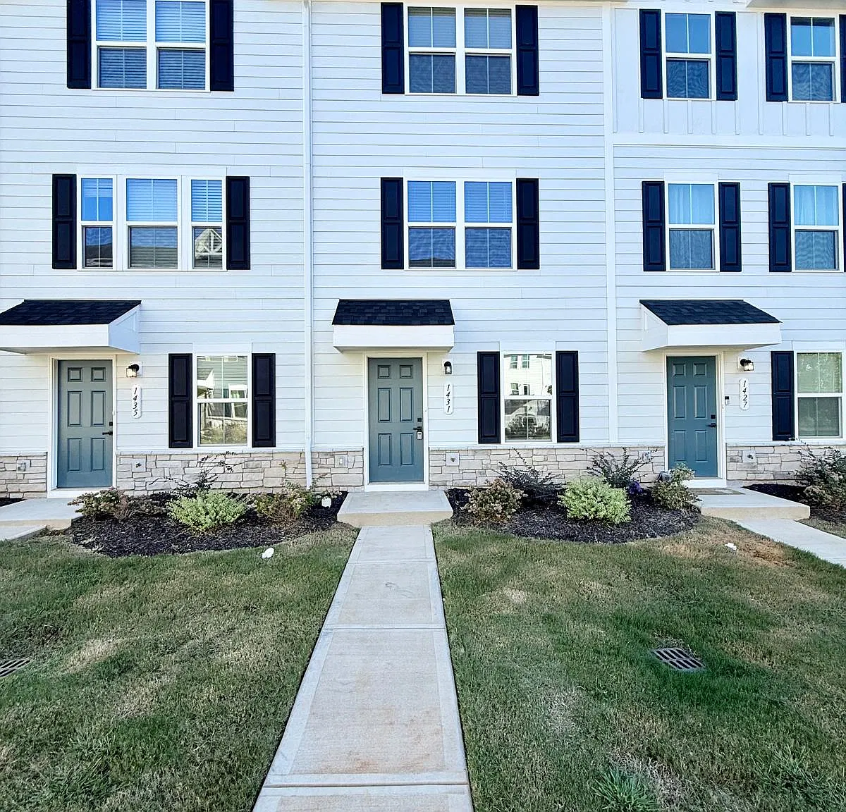 3 bed, 3.5 bath, 1420 sqft, $1,795 — Photo 1