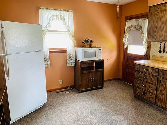 5th image of 422 Charles Ct