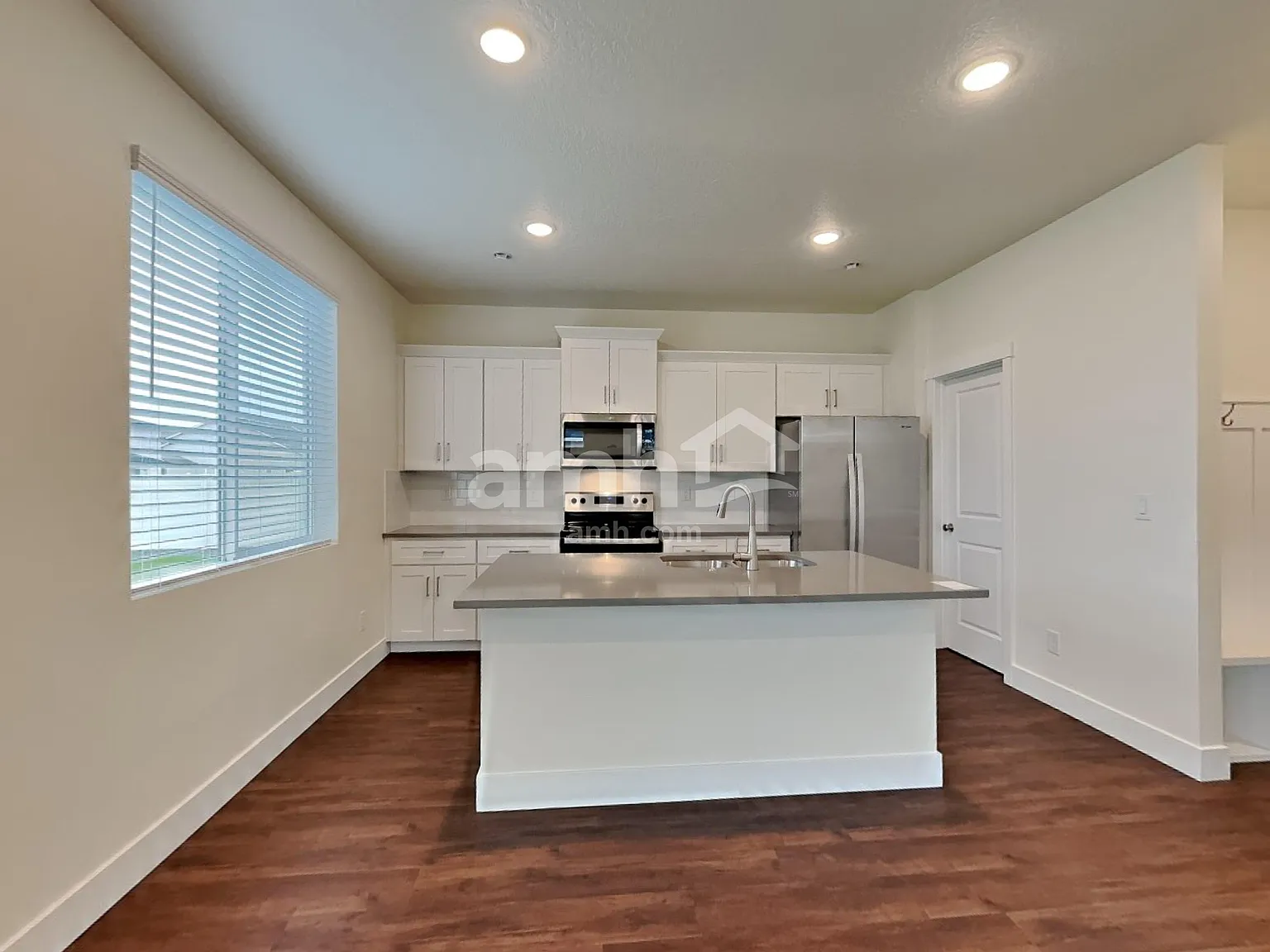 4 bed, 2.5 bath, 2241 sqft, $2,790 — Photo 3