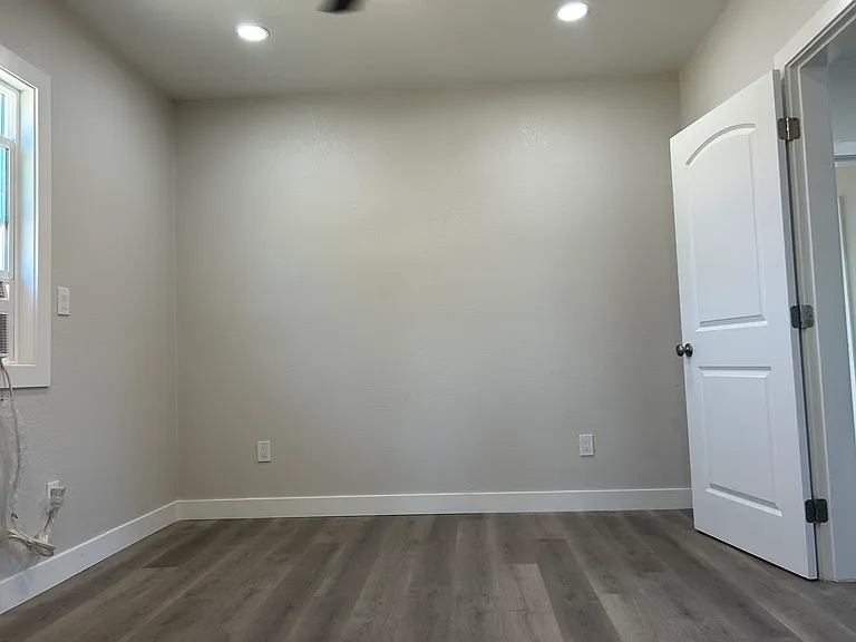180 N Airport Way — Photo 7