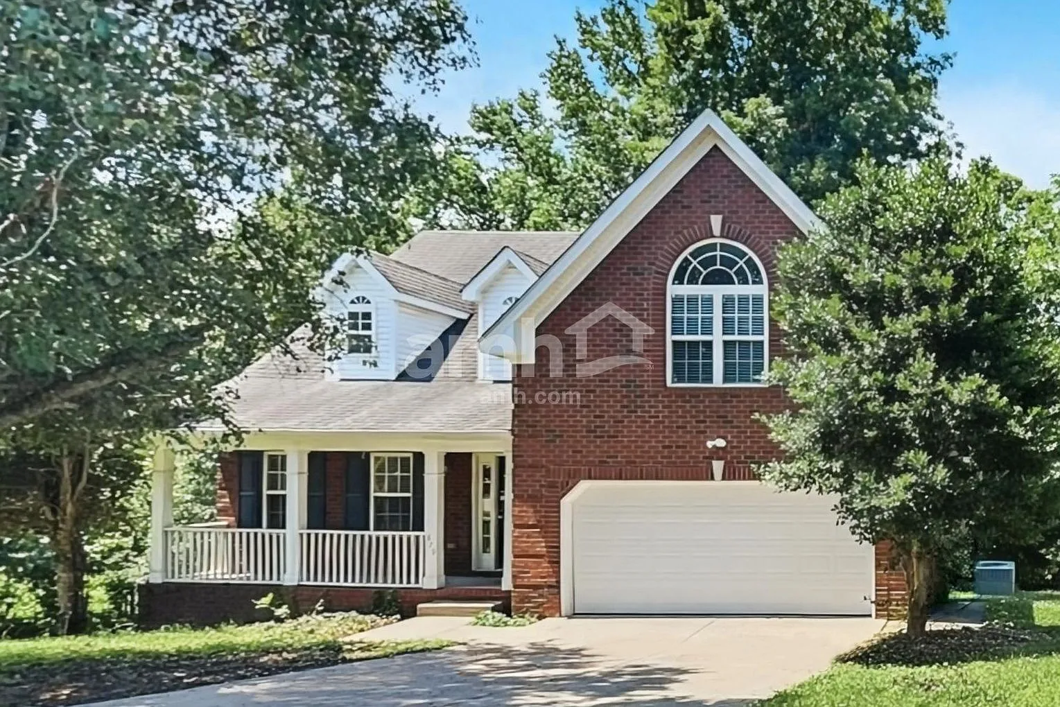 3 bed, 2.5 bath, 2218 sqft, $2,470 — Photo 1
