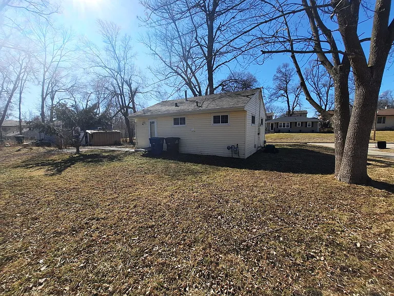 2319 Williams St — Photo 20