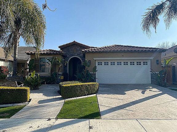 2nd image of 3066 Hollyhill Dr