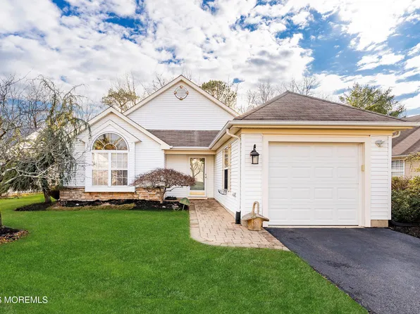 23 Pine Hollow Lane, Lakewood, NJ 08701