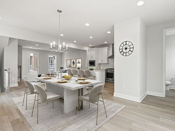 4th image of 1318 Breeches Way