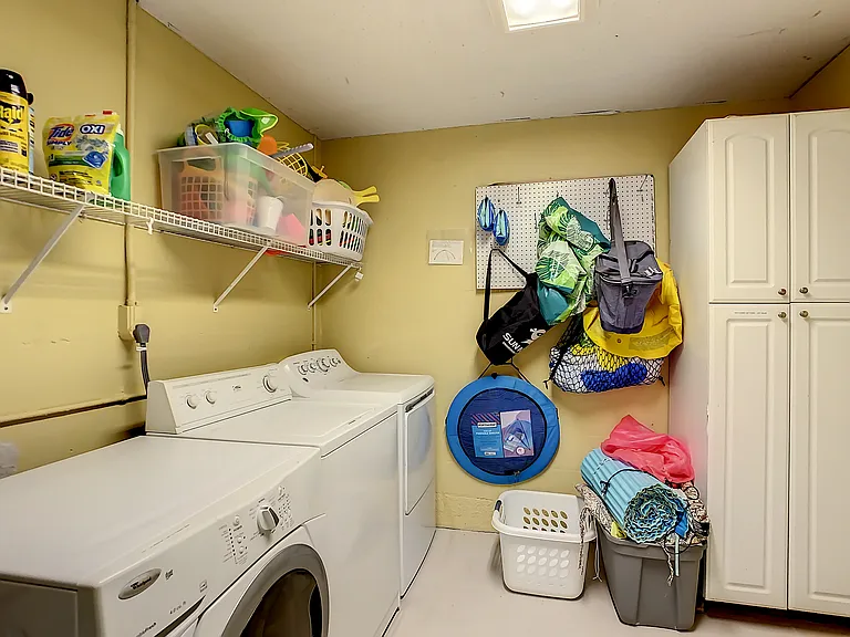 2437 Arapaho St — Photo 40