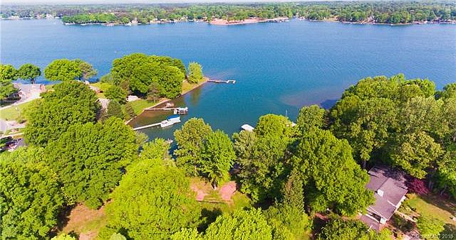 2nd image of 304 Camino Real Rd