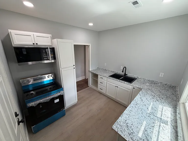 3284 Northwestern St #2 — Photo 24
