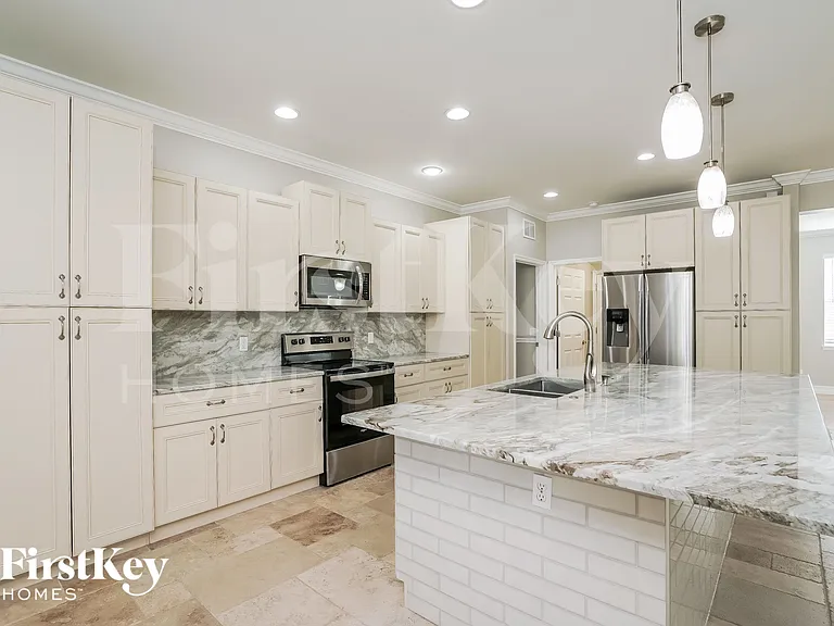 4116 SW 16th Pl — Photo 4