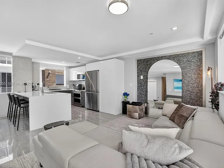 700 NE 14th Ave #311 — Photo 9