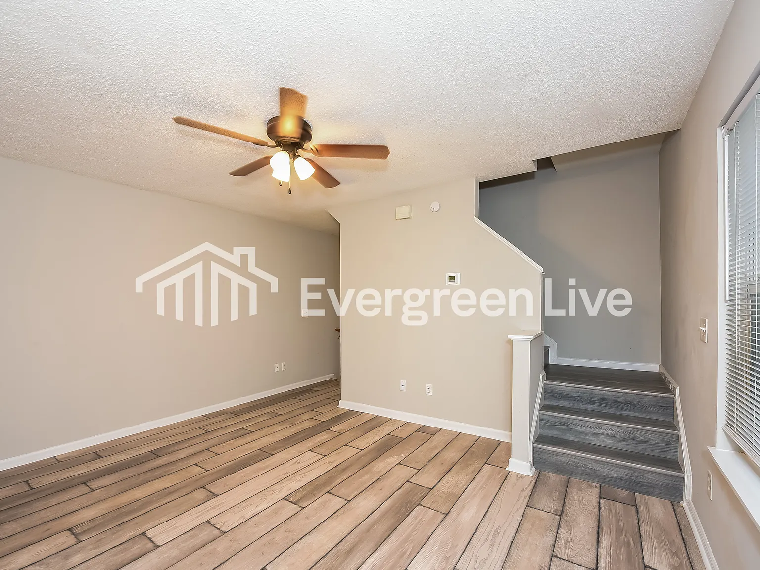 3 bed, 2.5 bath, 1252 sqft, $1,445 — Photo 2