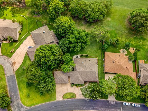 5th image of 403 Brookhollow Dr