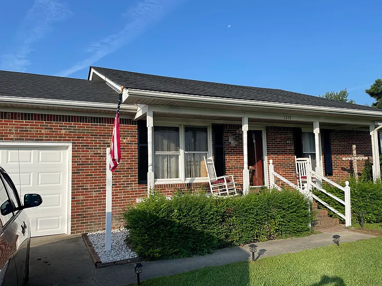 1219 Davis Bay Rd — Photo 17