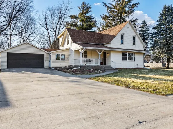 355 NW Elm Ave, Earlham, IA 50072