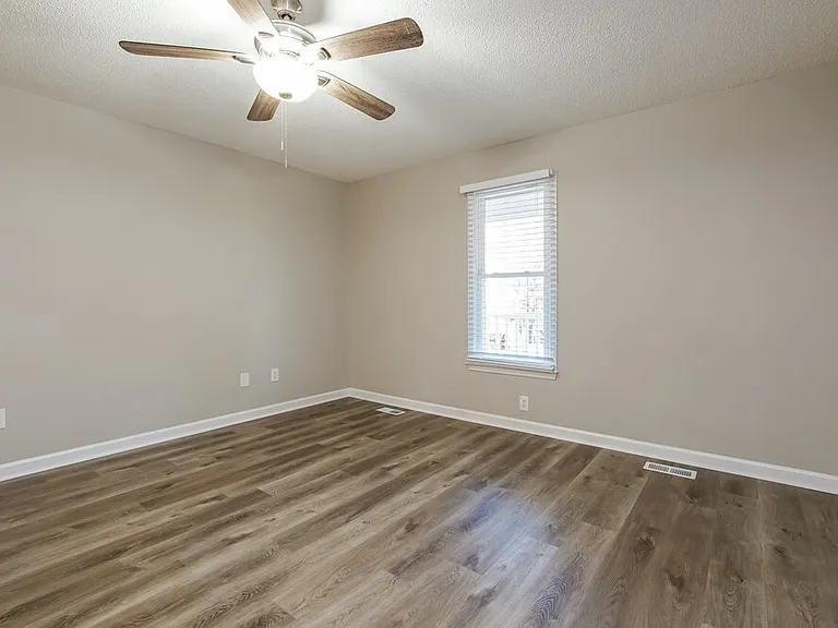 3007 Brittany Dr — Photo 9