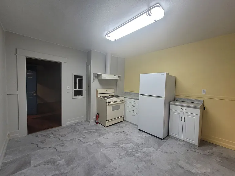 845 W 26th Ave — Photo 13
