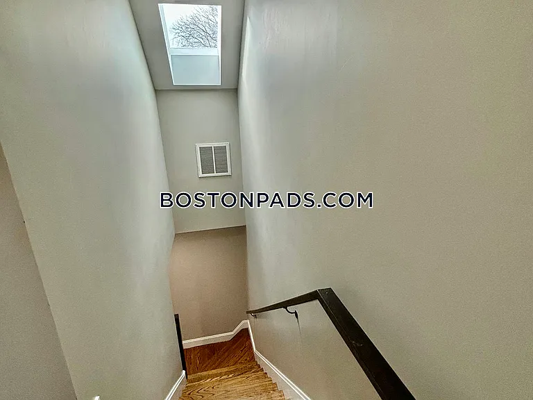 7 Webster St #1 — Photo 31