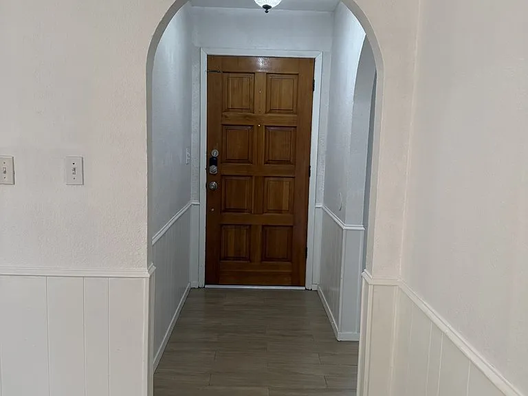 4211 Russell Dr — Photo 2