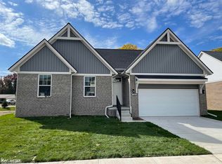 29400 Bayside Cir S, Chesterfield, MI 48047