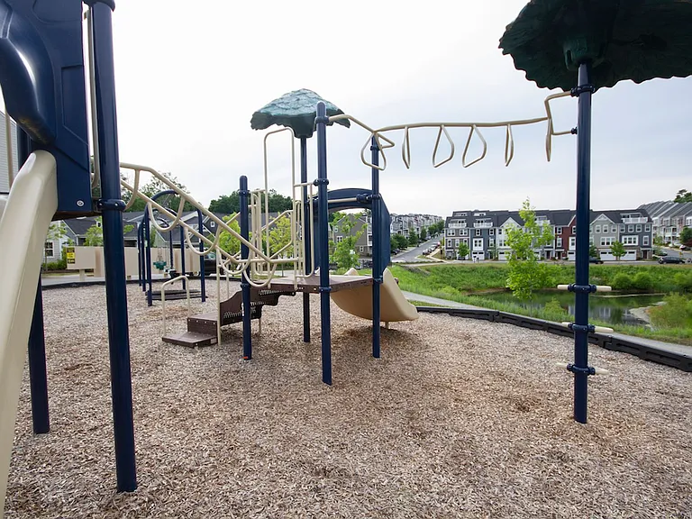 2048 Avinity Loop — Photo 42