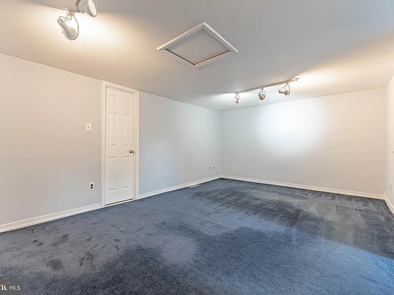 11 Chateau Cir — Photo 35