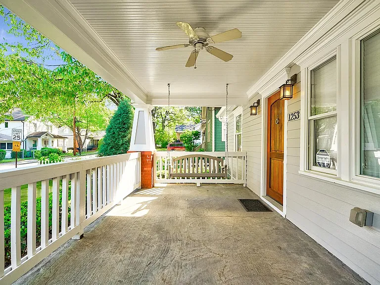 1253 Oak Grove Ave — Photo 3