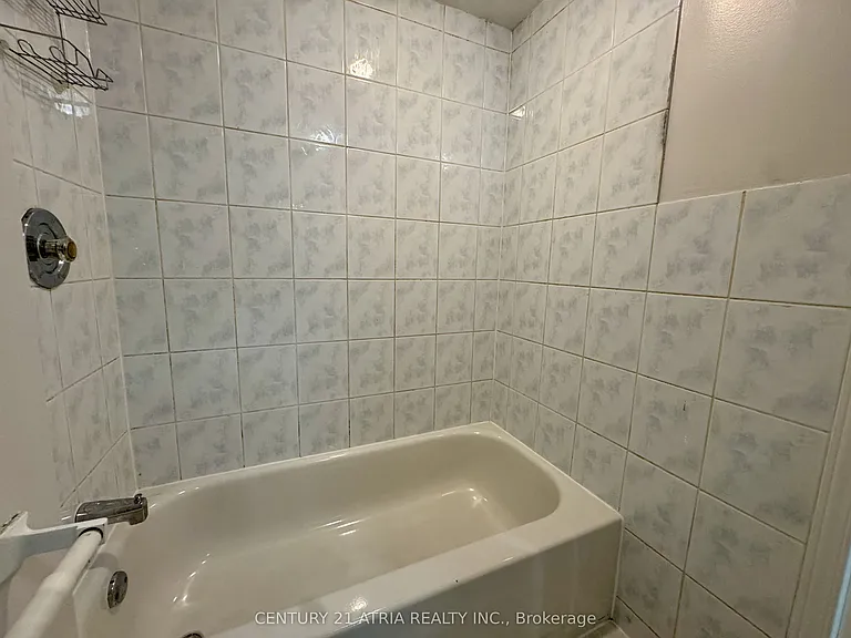 6 Woodward Cres #BASEMENT — Photo 11