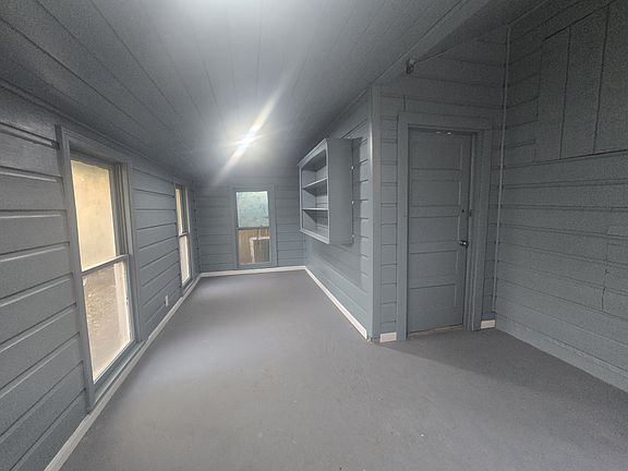 4th image of 1905 Oleander Dr