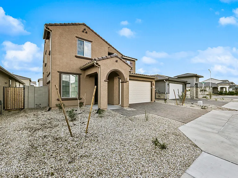 8961 W San Juan Ave — Photo 2