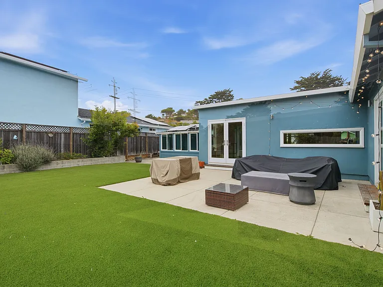 796 Crespi Dr — Photo 35