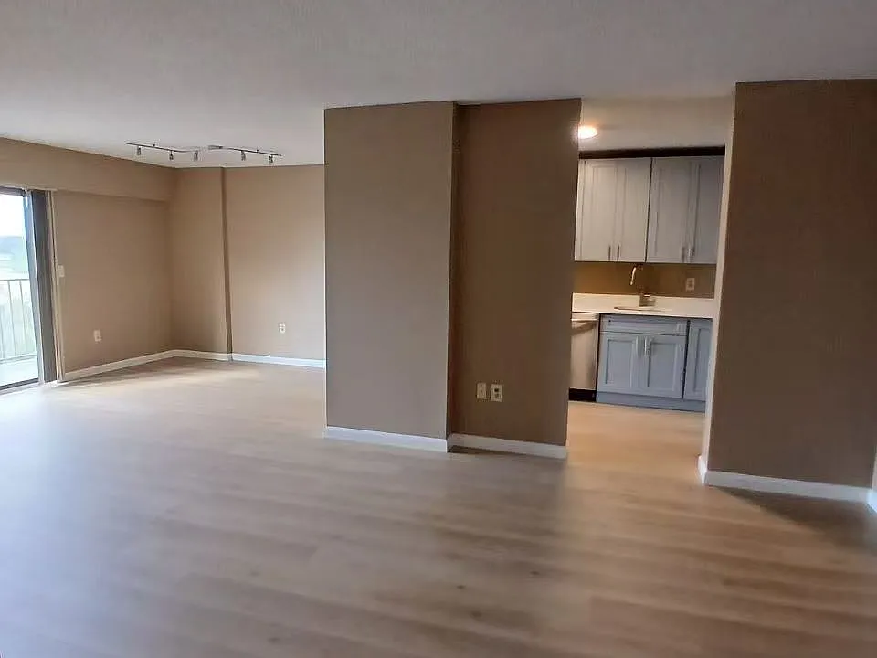 10 N Wood Ave #518