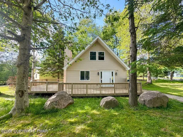838 Country Place Dr, Tobyhanna, PA 18466
