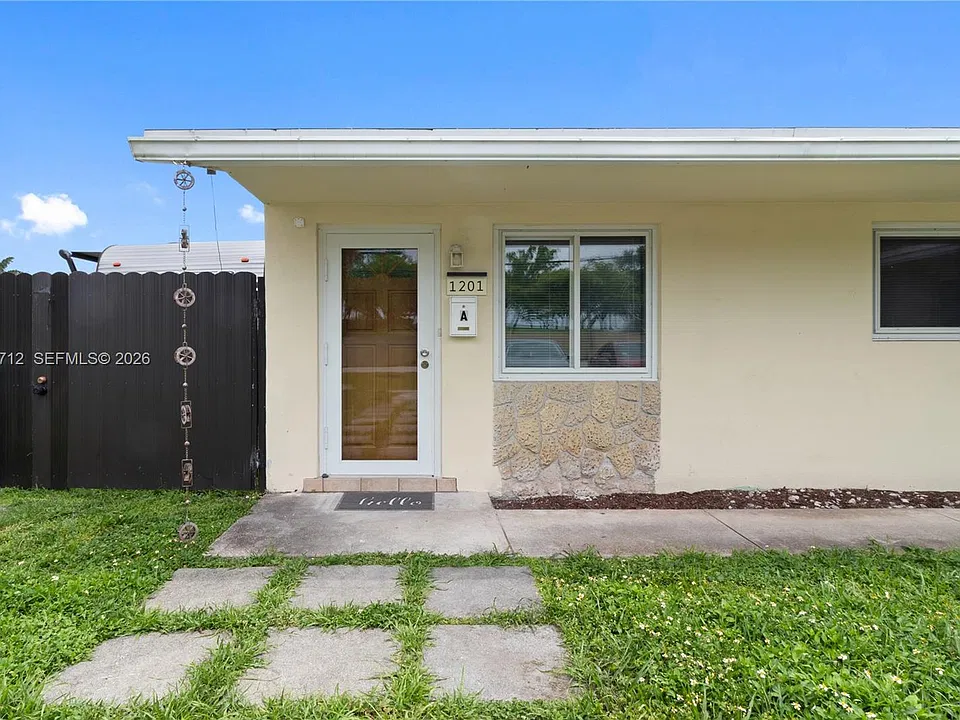 1201 NW 10th St #1-2