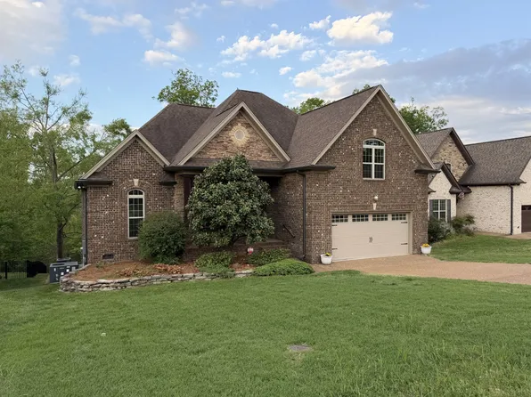 1102 Secretariat Dr, Mount Juliet, TN 37122