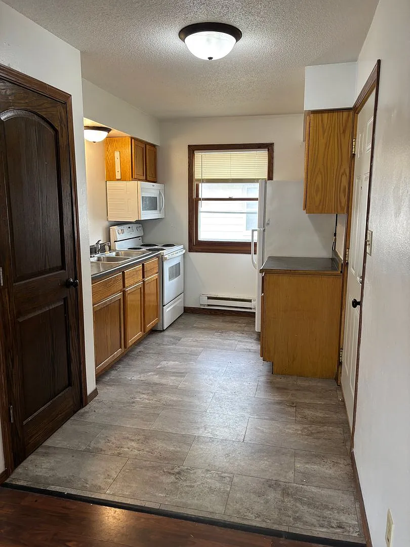 1122 7th St S- 4 Unit — Photo 2