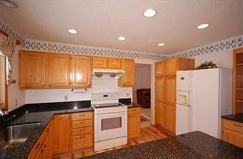 4th image of 3450 Holly Ln N