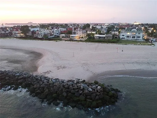 Sold by Remax Edge | media 20