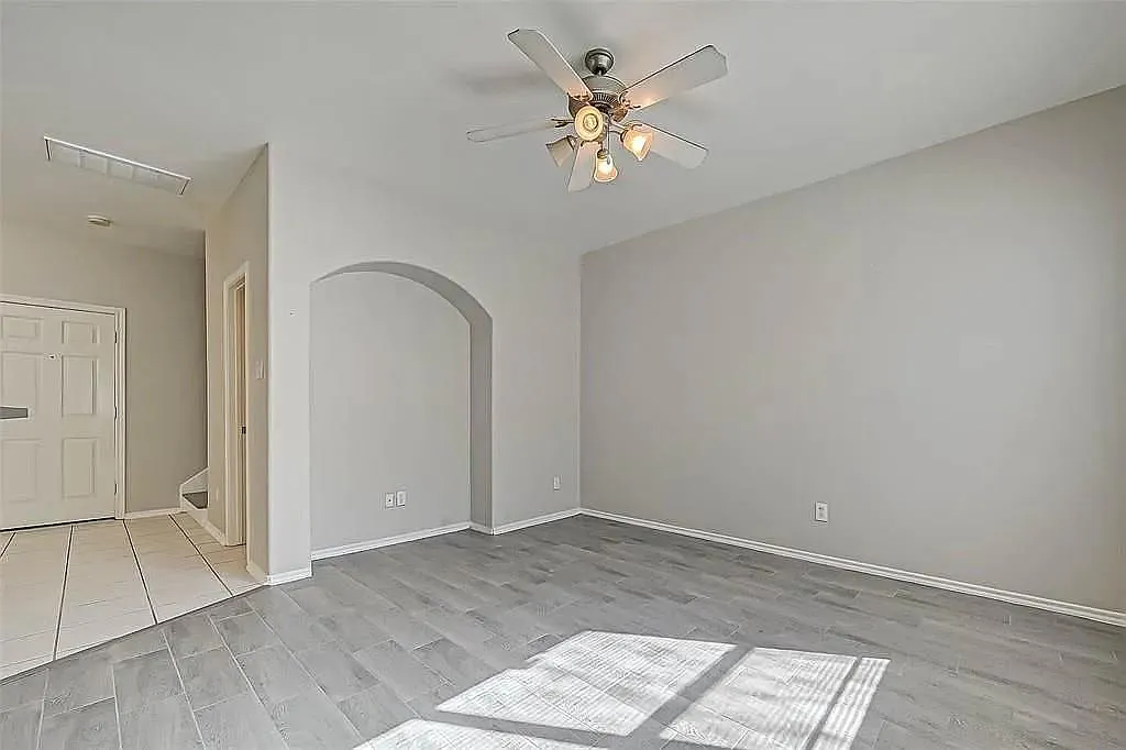4 bed, 2.0 bath, 1401 sqft, $1,990 — Photo 3