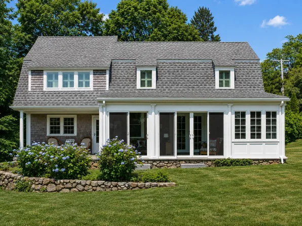 51 Davis St, Tisbury, MA 02568
