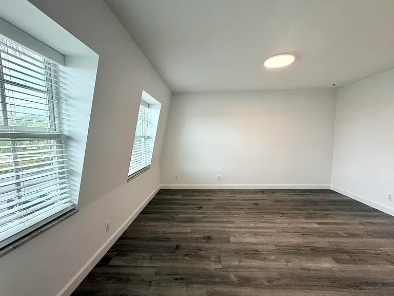 413 N Cypress Dr — Photo 15