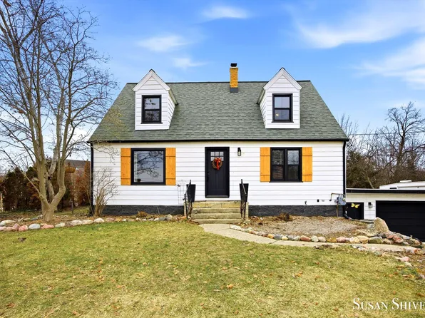 4595 Wakefield Ave NE, Comstock Park, MI 49321