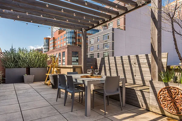 Sold by Modern Spaces | media 16