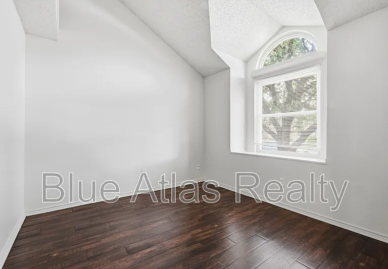1612 Hunterwood Dr — Photo 14