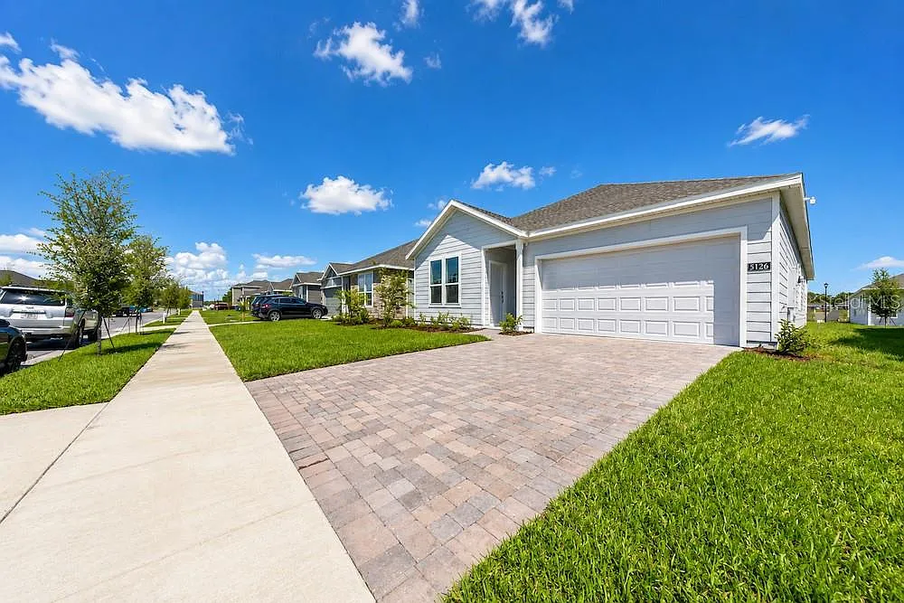 4 bed, 3.0 bath, 2366 sqft, $3,600 — Photo 3