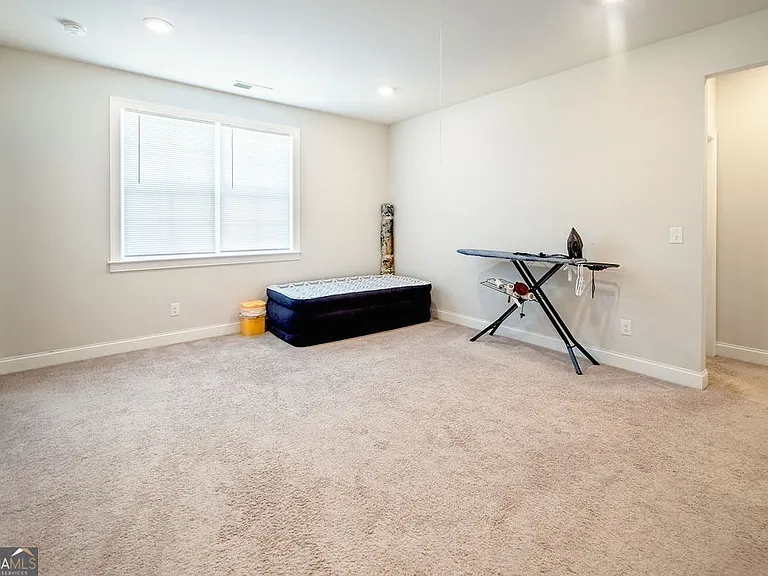 123 Vivian Ln — Photo 9
