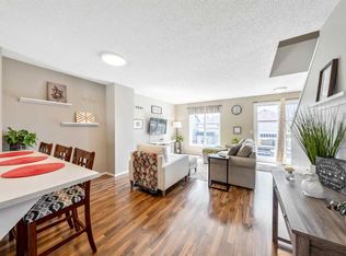 43 W Toscana Gdns NW, Calgary, AB T3L 3C2